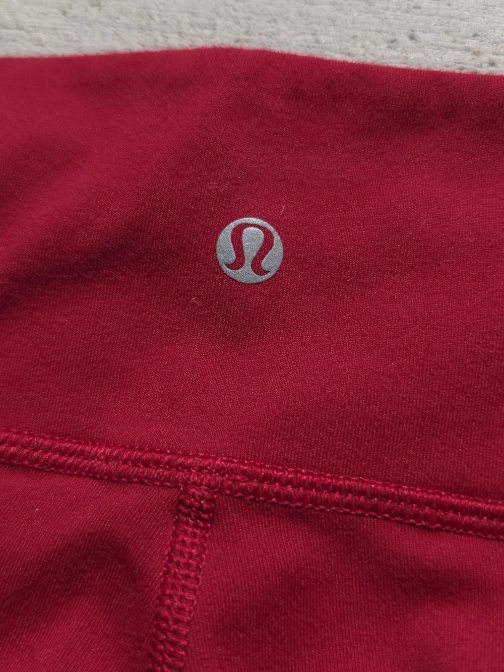 Lululemon Athletica Women’s Size 8 Maroon Red Pull On Capri Cropped Leggings
